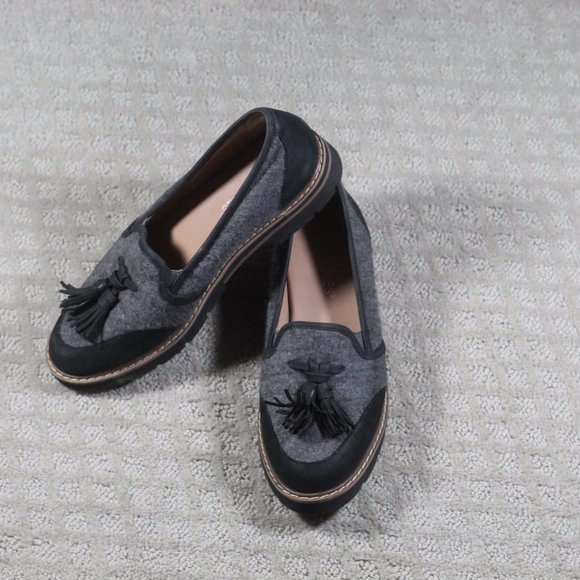Aerosoles Size 6M Black & Grey Tasseled Loafers - Picture 2 of 7